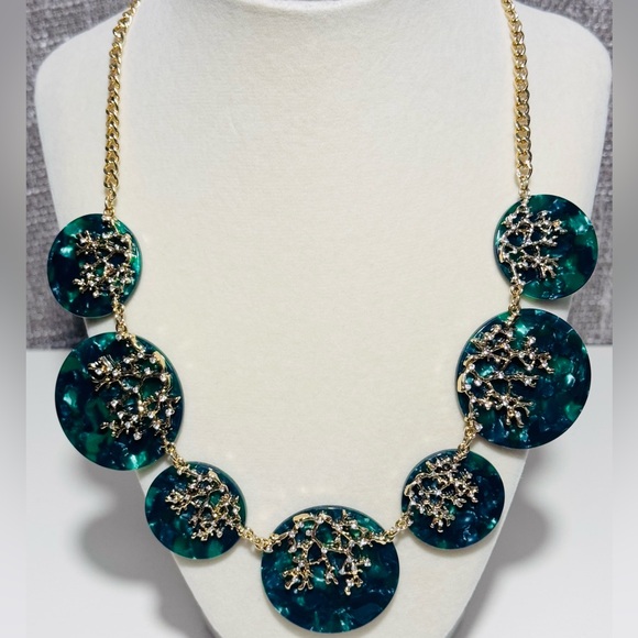 Lilly Pulitzer Jewelry - 🪸LILLY PULITZER Coral Cove Emerald Isle Necklace NWT